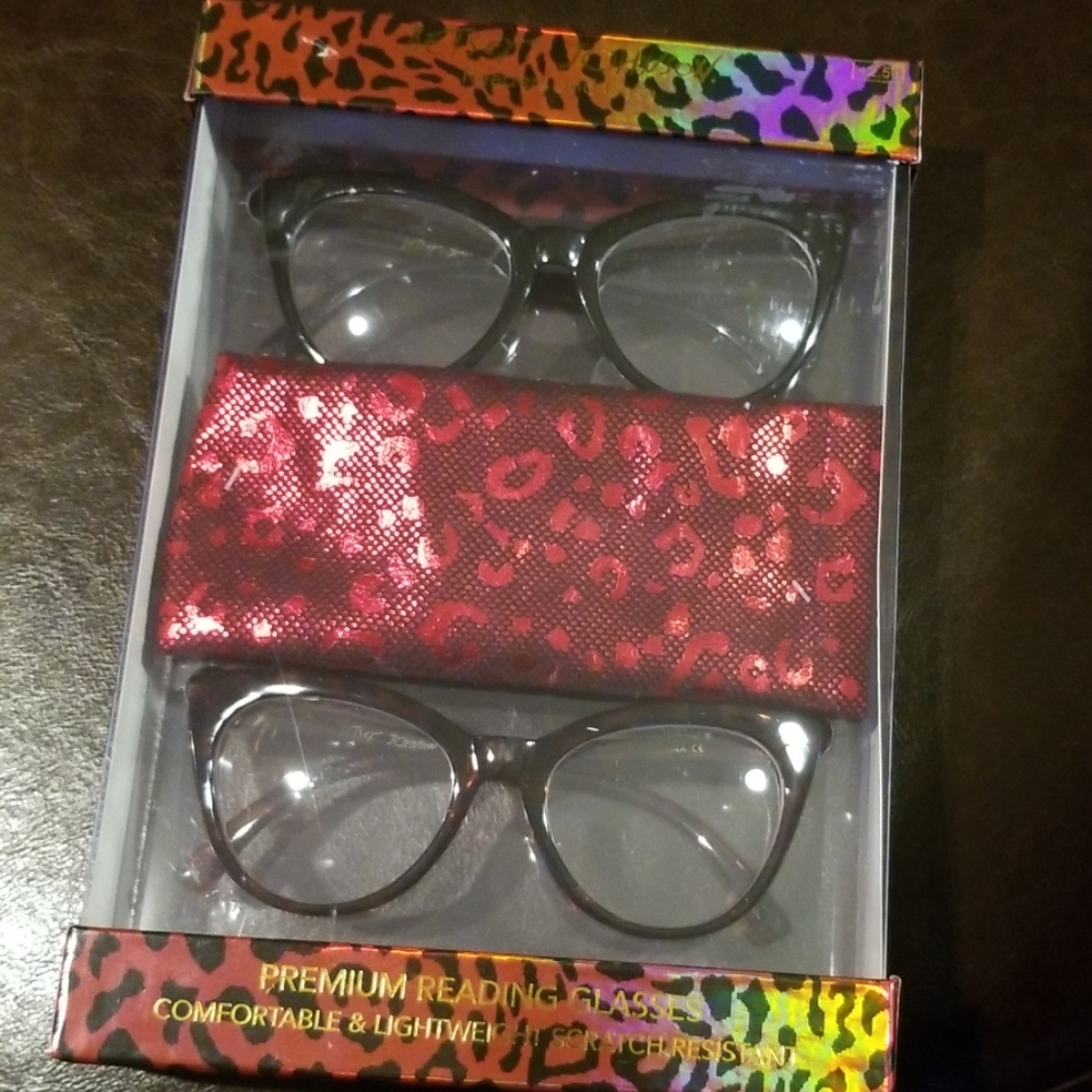 Sold out♥️ Betsey johnson readers set - Picture 1 of 6